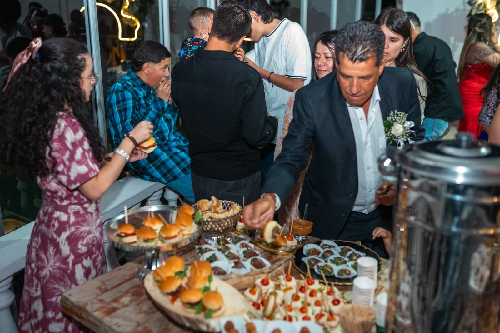 Deluxe · banquetearía, catering y estaciones de servicio